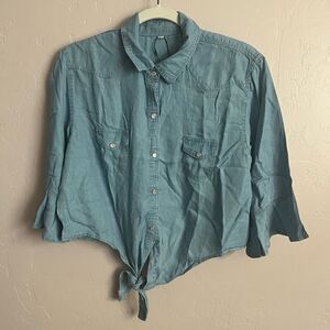 NWTs Denim Pearl Snap Crop